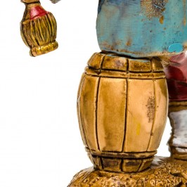 Uomo che Brinda per il Presepe
