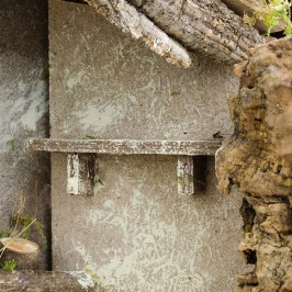 Capanna con Porta in Legno per 12 cm