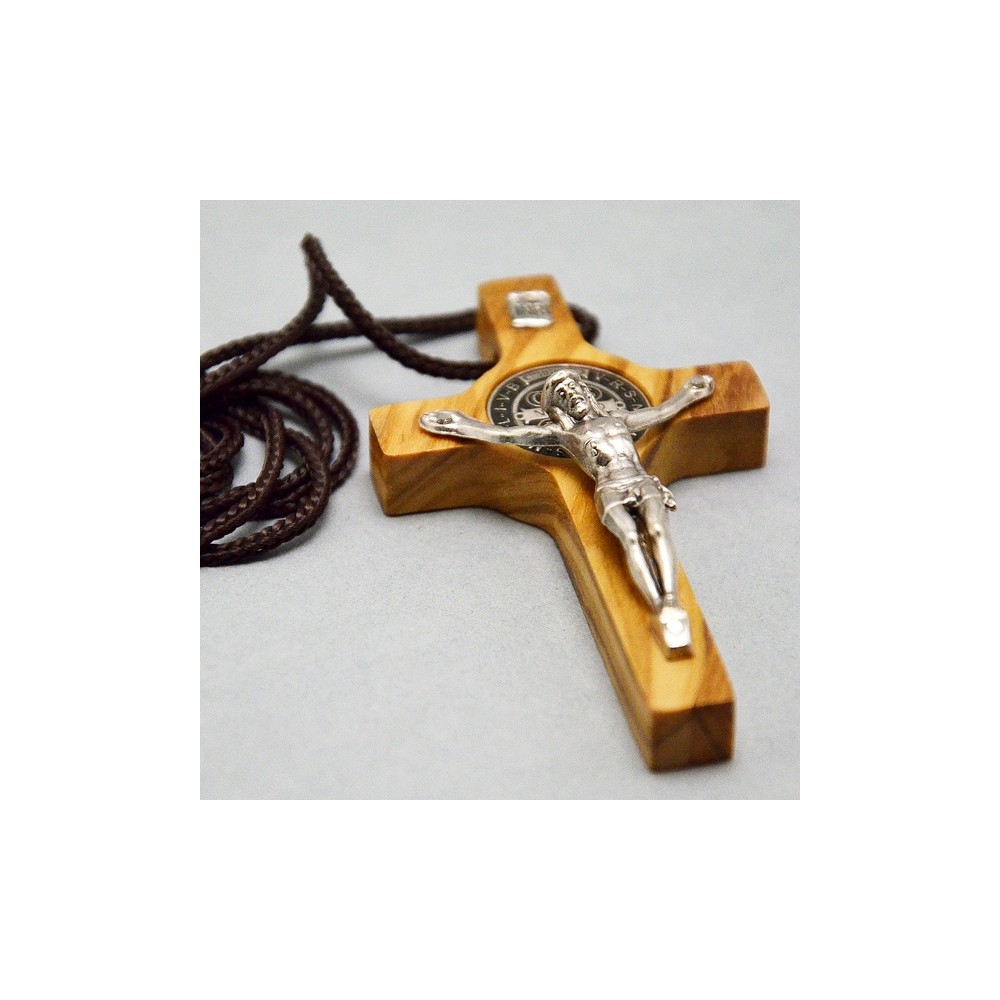 Collana Croce legno San Benedetto