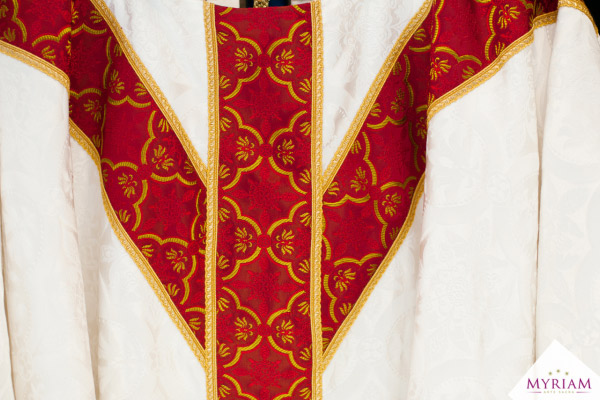 Storia dei paramenti liturgici: le origini degli abiti dei preti